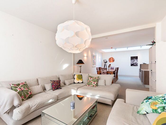 3 Bedroom Mews To Rent In Petersham Mews, London, SW7