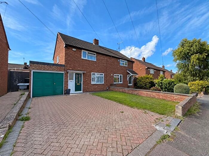 2 Bedroom Semi Detached House For Sale In Grampian Way, Luton, LU3
