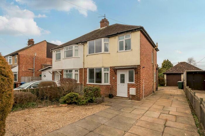 3 Bedroom Semi-Detached House To Rent In Yarnton, Kidlington, OX5