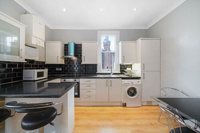 3 Bedroom Flat To Rent In Walm Lane, London, NW2