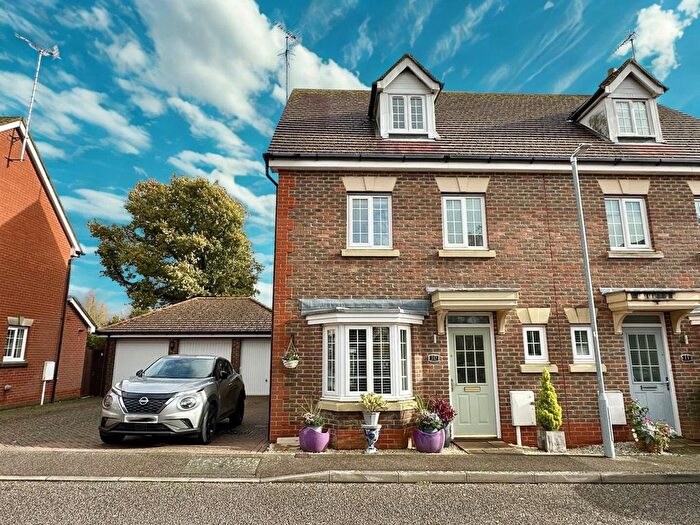 4 Bedroom Semi-detached House For Sale In Woodlands, Little Common, TN39