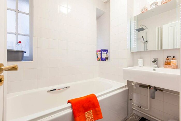 2 Bedroom Flat To Rent In Frewell House, Clerkenwell, London, EC1N