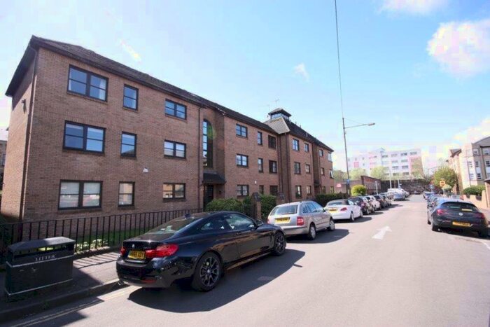 2 Bedroom Flat To Rent In / Burgh Hall Street, G11