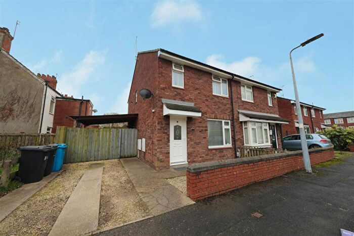 2 Bedroom Semi-Detached House For Sale In Elm Street, Hull, HU5