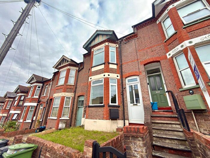 4 Bedroom Terraced House To Rent In Russell Rise, Luton, Bedfordshire, LU1
