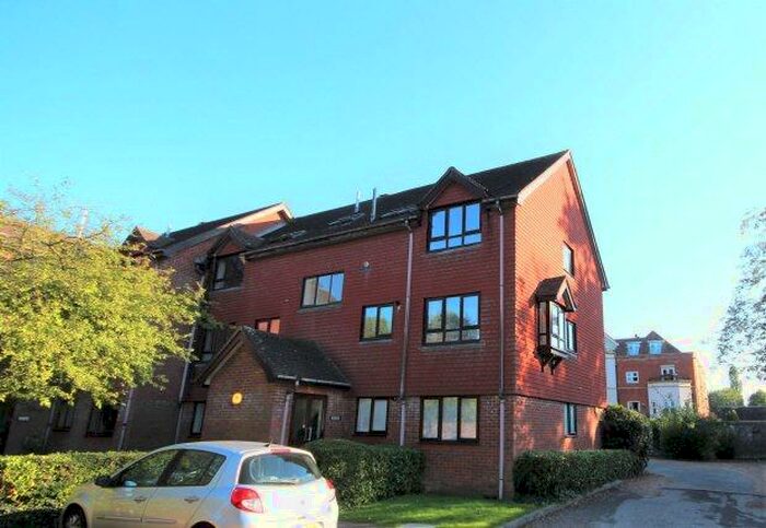2 Bedroom Flat To Rent In Sussex Lodge, Horsham, RH12