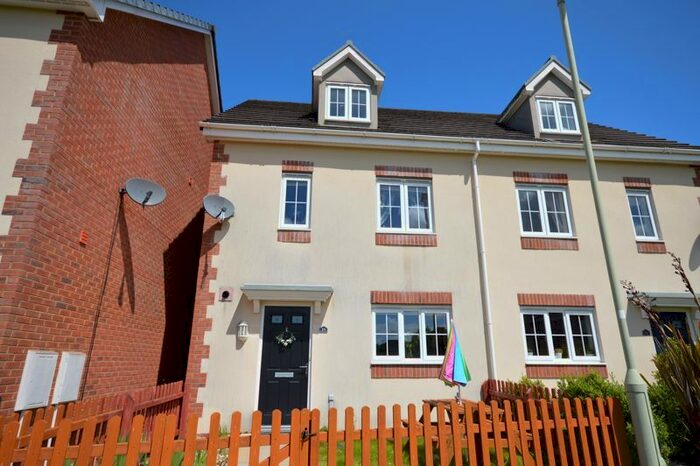 4 Bedroom Semi-Detached House To Rent In Heol Bryncethin, Sarn, Bridgend, CF32