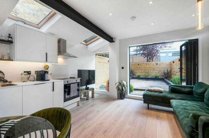 2 Bedroom Flat To Rent In Norlington Road, London, E10