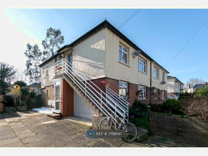 2 Bedroom Flat To Rent In Cedar Grove, London, W5
