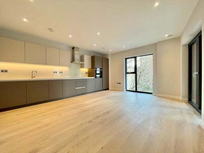 2 Bedroom Flat To Rent In Blackfriars Road Hw, London, SE1