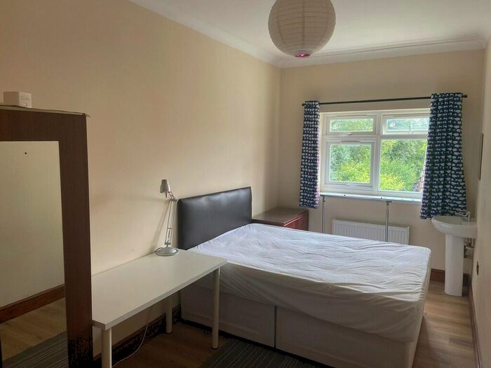 1 Bedroom Detached House To Rent In Room, City Road, Beeston, NG7