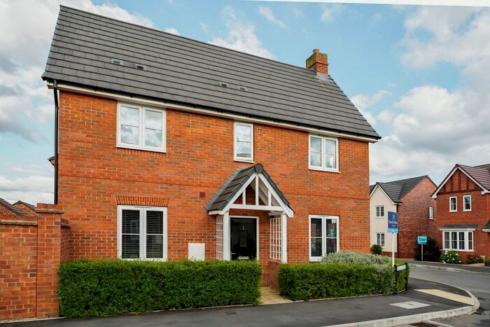 3 Bedroom Detached House For Sale In Jordan Grove, Evesham, Worcestershire, WR11