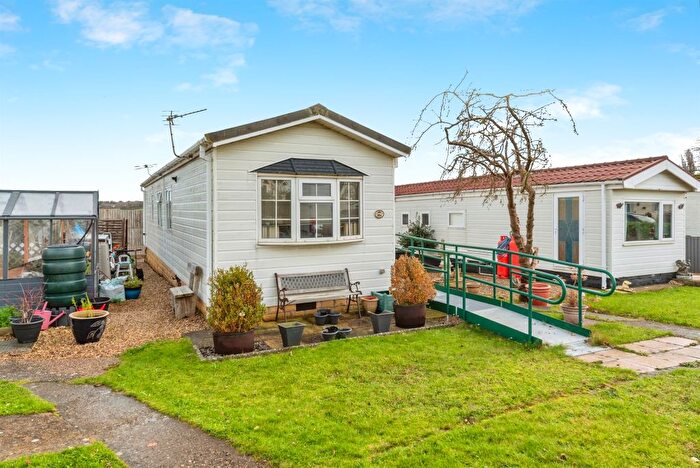 2 Bedroom Park Home For Sale In Cheveley Park, Grantham, NG31