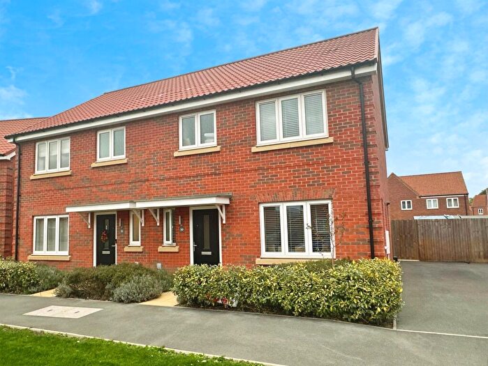 3 Bedroom Semi-Detached House For Sale In Newton Abbot Way, Bourne, PE10
