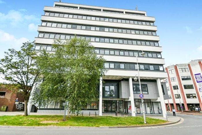 Studio To Rent In Fleming Way, Town Centre, Swindon, SN1