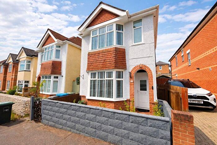 3 Bedroom Detached House For Sale In Lyell Road, Poole, BH12