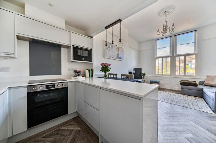 2 Bedroom Flat For Sale In Westbury Road, Bristol, BS9