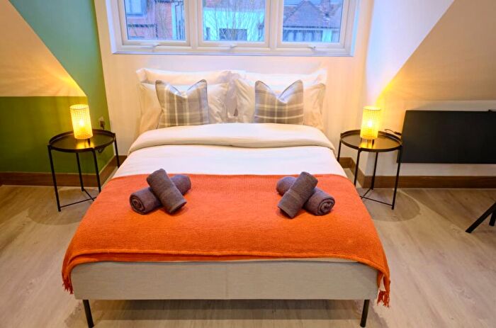 1 Bedroom Studio To Rent In Woodstock Rd, London, NW11