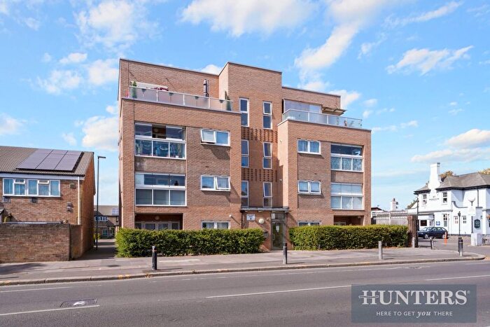 2 Bedroom Flat For Sale In Tivoli Road, Hounslow, TW4