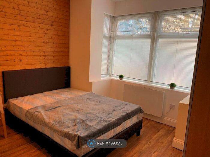 Studio To Rent In London, London, N7