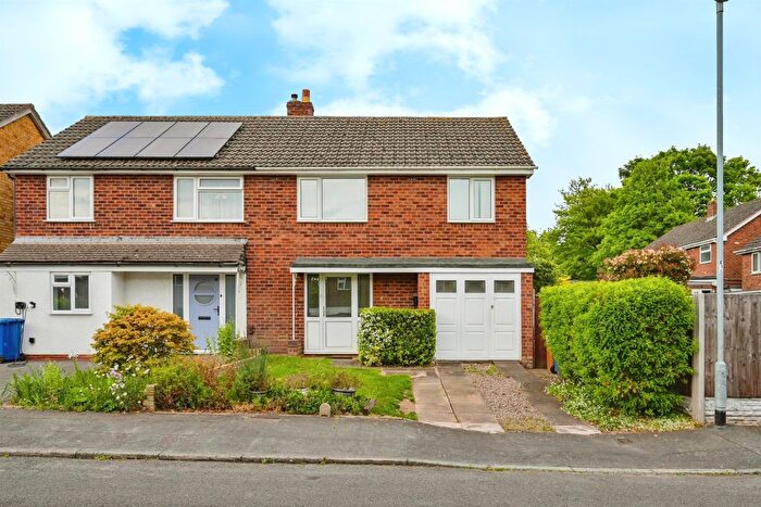 3 Bedroom Semi-Detached House For Sale In Ferndale Road, Lichfield, WS13