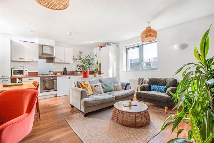 1 Bedroom Flat To Rent In St. Georges Grove, Tooting, SW17