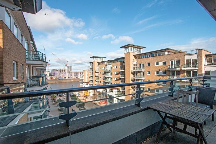 3 Bedroom Flat To Rent In Smugglers Way, London, SW18