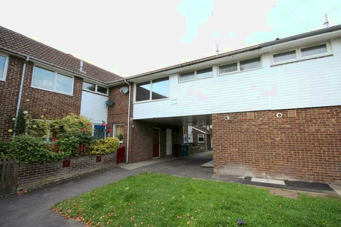 2 Bedroom Maisonette To Rent In Viking, Bracknell, RG12