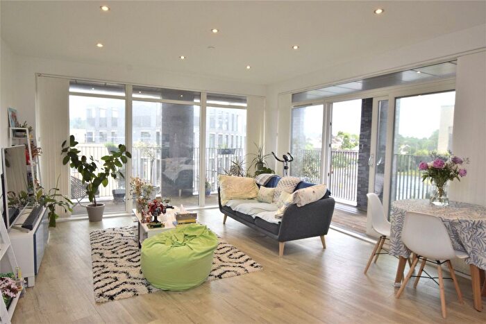 2 Bedroom Flat To Rent In Barton Fields Road, Headington, Oxford, Oxfordshire, OX3