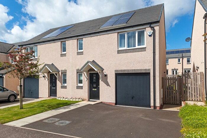 3 Bedroom Semi-Detached House For Sale In Pilgrim Place, Guardbridge, St Andrews, KY16
