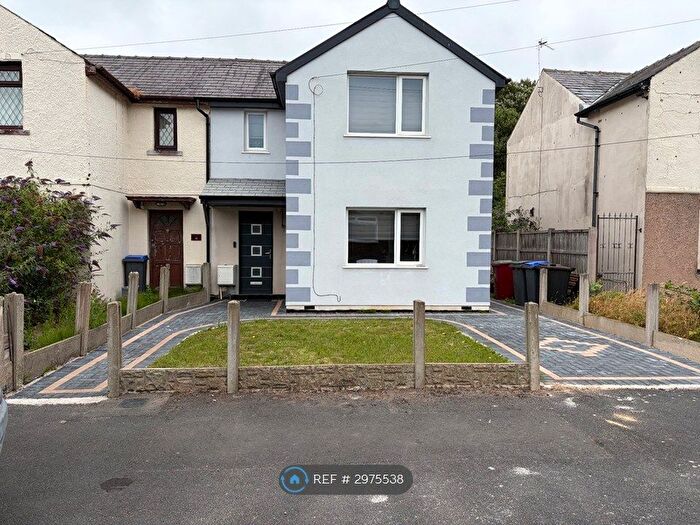 3 Bedroom Semi-Detached House To Rent In Sherwood Avenue, Blackpool, FY3
