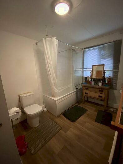 3 Bedroom House Of Multiple Occupation To Rent In Dunlop Avenue, Nottingham, NG7