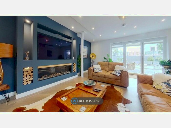 3 Bedroom End Of Terrace House To Rent In Kingsgate Avenue, Broadstairs, CT10