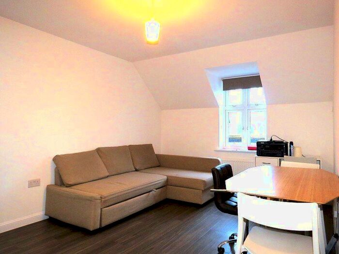 1 Bedroom Flat To Rent In Mackintosh Street, Bromley, Kent., BR2