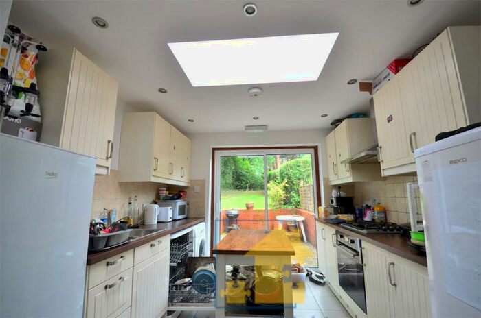 5 Bedroom Semi-Detached House To Rent In Flexible Start Date Selly Oak, Birmingham, B29