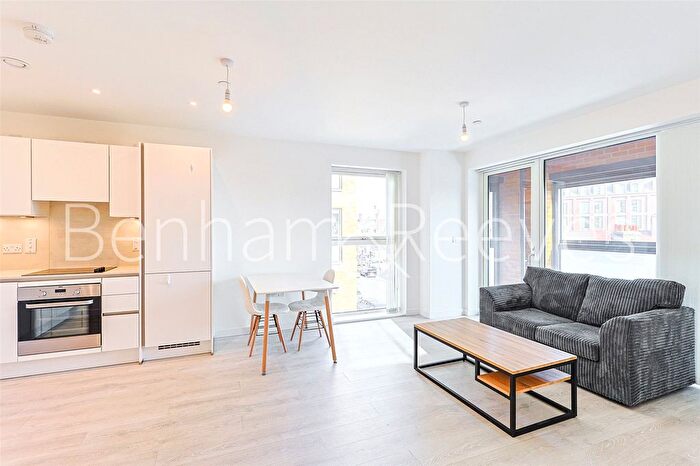 1 Bedroom Flat To Rent In East Acton Lane, Ealing, W3