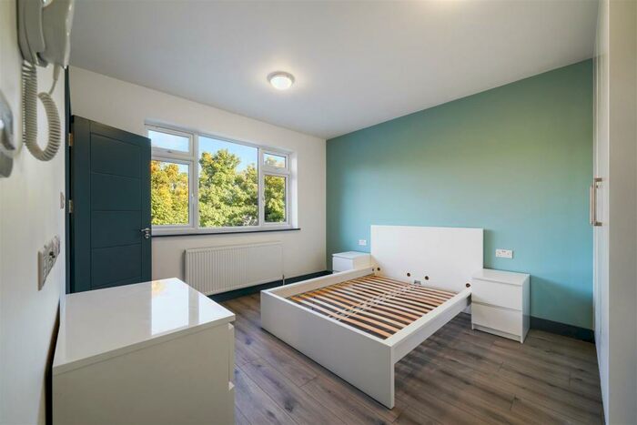Studio To Rent In High Road, Harrow, HA3