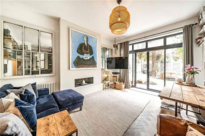 2 Bedroom Flat For Sale In Upper Richmond Road, London, SW15