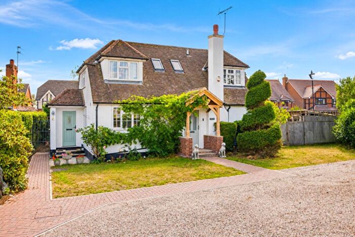 3 Bedroom Detached House For Sale In Park Street Lane, Park Street, St. Albans, Hertfordshire, AL2