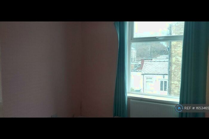 4 Bedroom Terraced House To Rent In Burnley Road, Rossendale, BB4