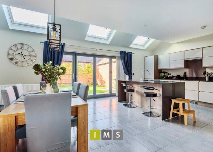 4 Bedroom Detached House To Rent In Simpson Drive, Bicester, OX25