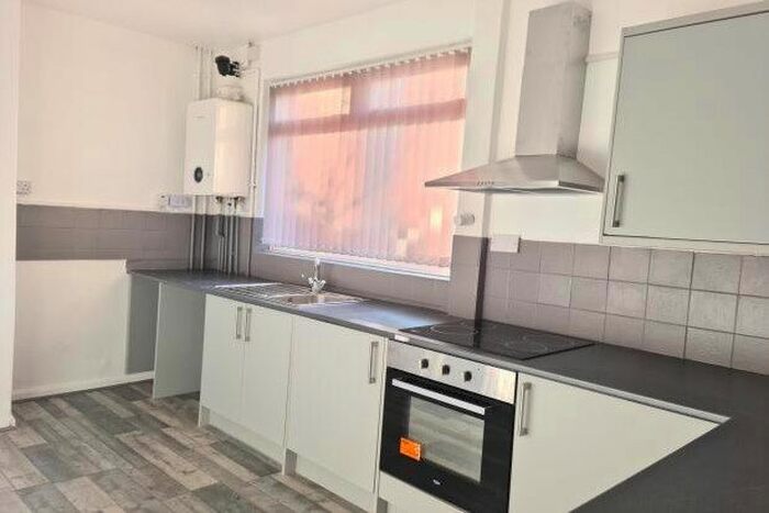 3 Bedroom Property To Rent In Pottery Road, Oldbury B68