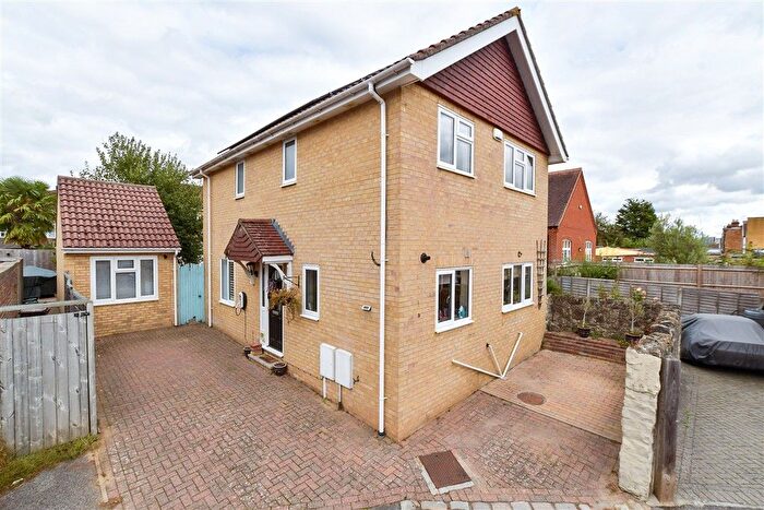 3 Bedroom Detached House For Sale In Bower Lane, Maidstone, Kent, ME16