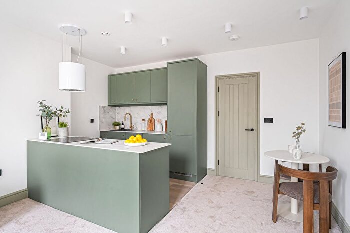 1 Bedroom Flat For Sale In Wandsworth Road, Clapham Town, SW8