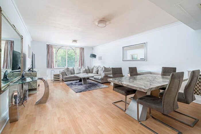 2 Bedroom Flat To Rent In Crown Court, St John's Wood, NW8