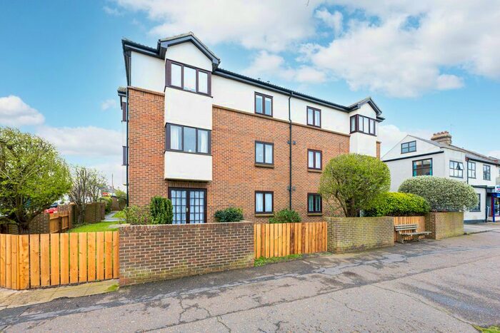 2 Bedroom Flat To Rent In Westleigh Avenue, Leigh-On-Sea, SS9