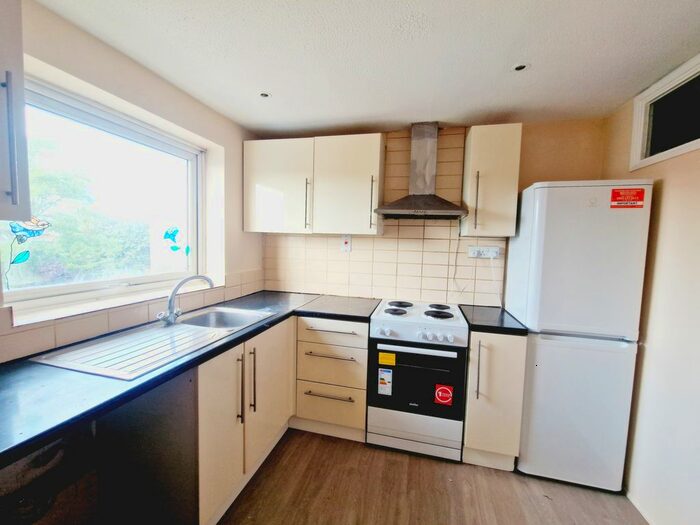 2 Bedroom Flat To Rent In Dellow Close, Newbury Park, IG2