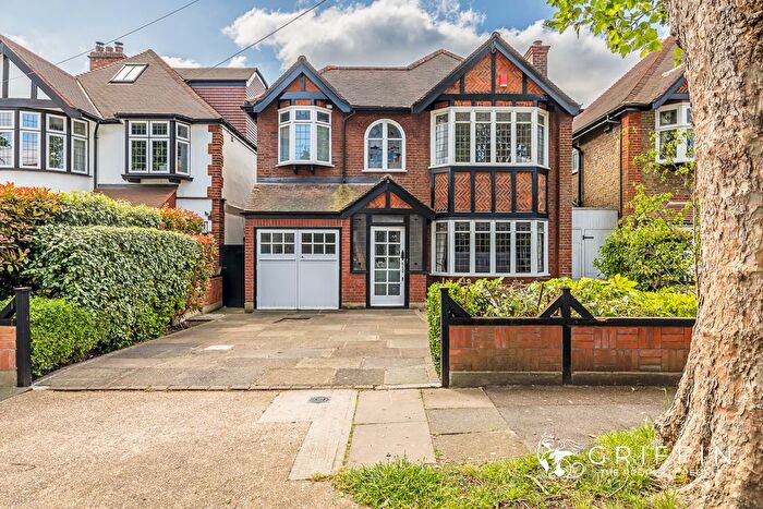 4 Bedroom Detached House For Sale In Castellan Avenue, Gidea Park, RM2