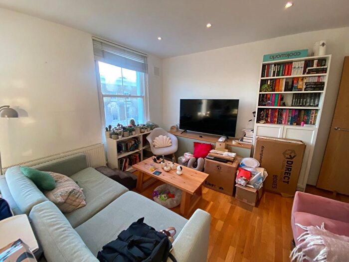 3 Bedroom Flat To Rent In Cathcart Hill, London, Tufnell Park, N19