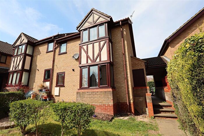 1 Bedroom Terraced House To Rent In The Pastures, Fields End, Hemel Hempstead, HP1